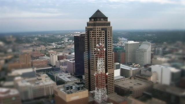 Des Moines, Iowa - Downtown Skyline